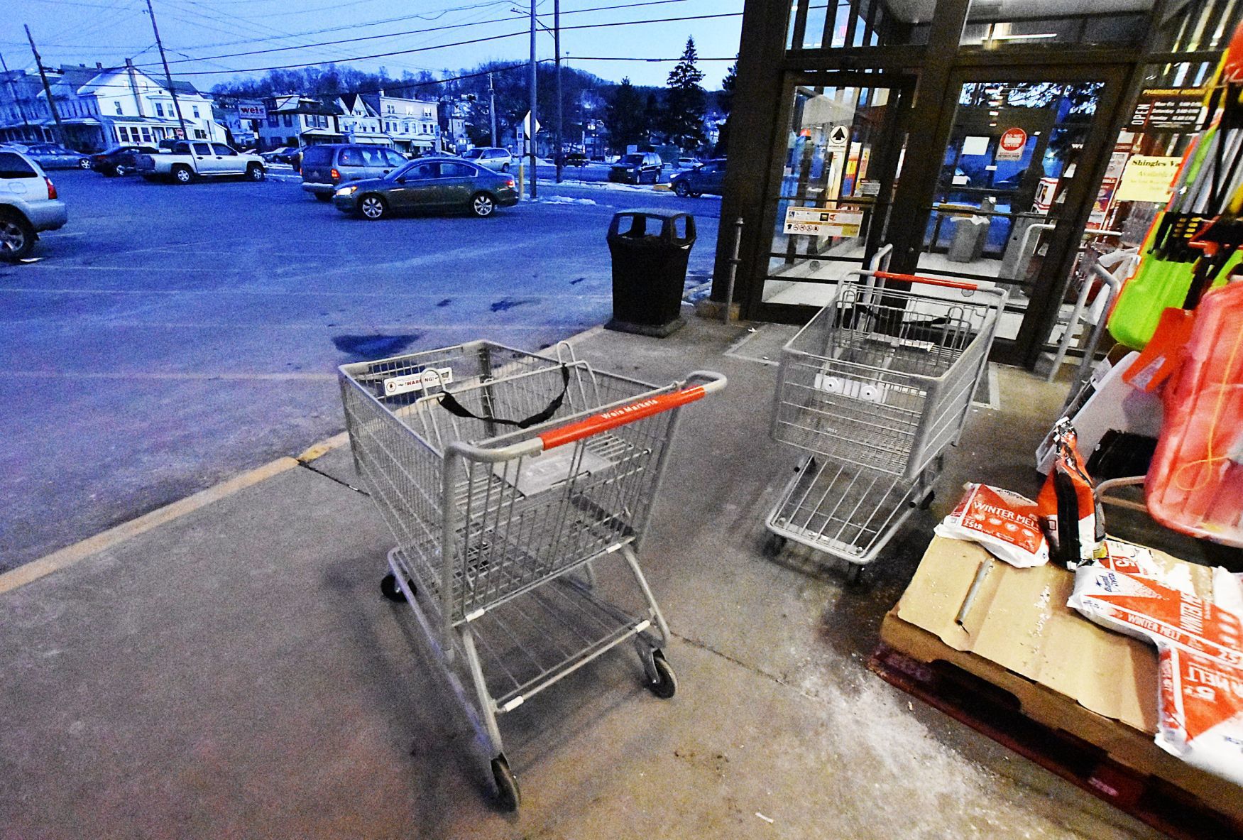 New secure shopping carts at Shamokin Weis Markets